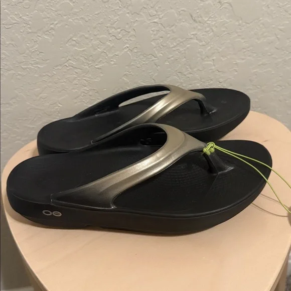 OOFOS OOlala Luxe Women's size 7/EURO 38 Latte  Thong Comfort Sandals - Picture 2 of 6